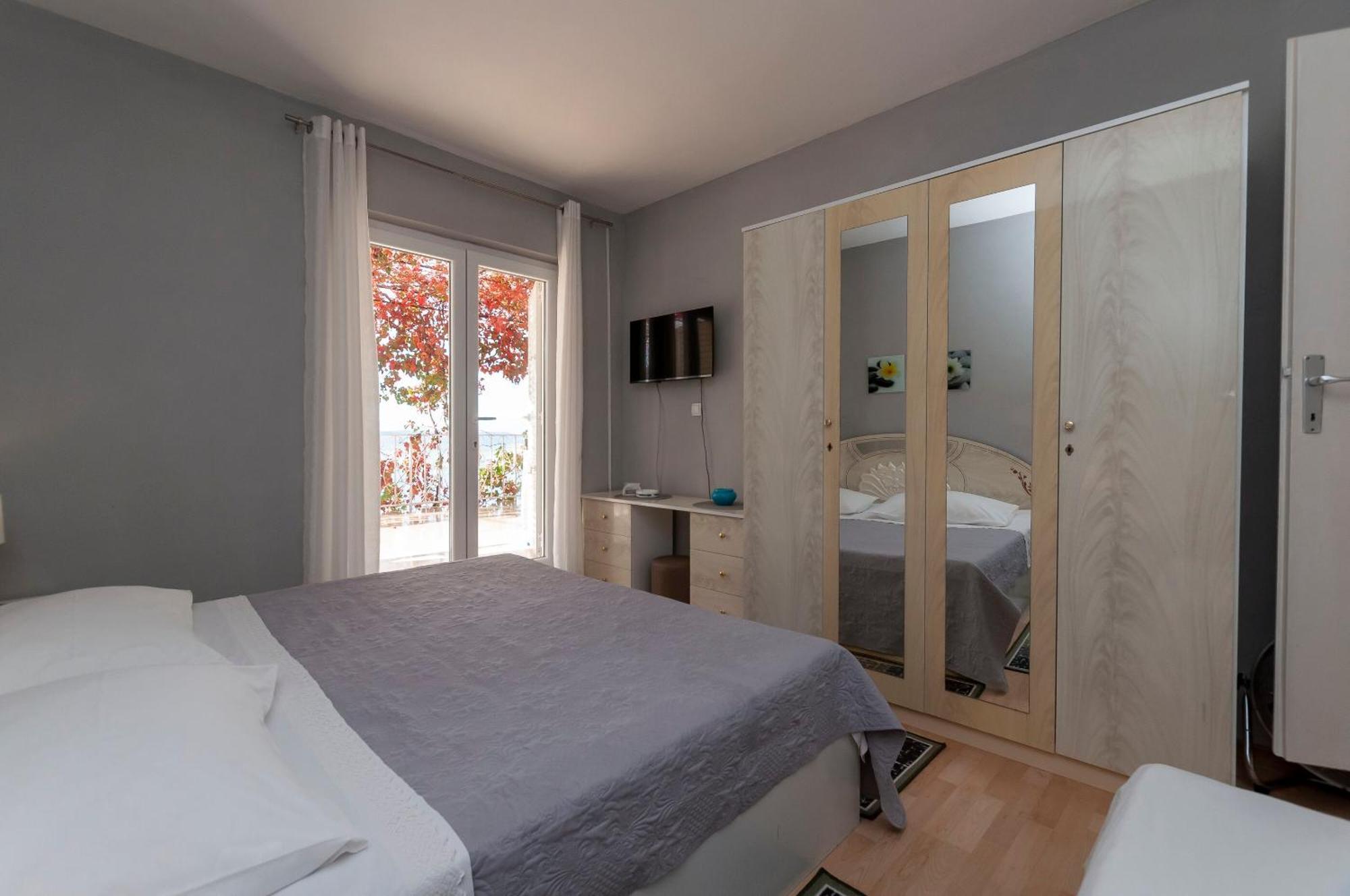 Apartment And Rooms Tatjana Omiš Extérieur photo