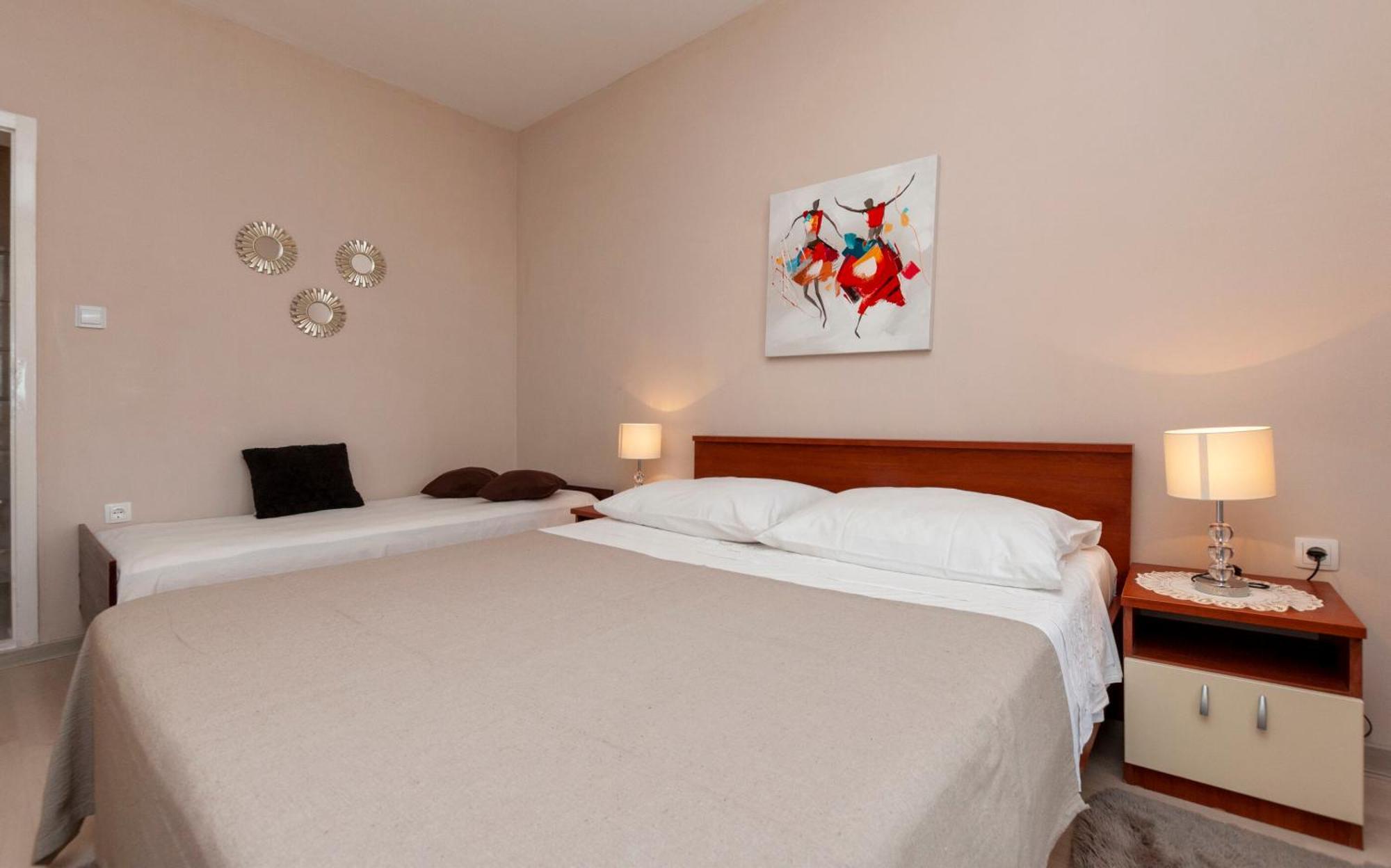 Apartment And Rooms Tatjana Omiš Extérieur photo
