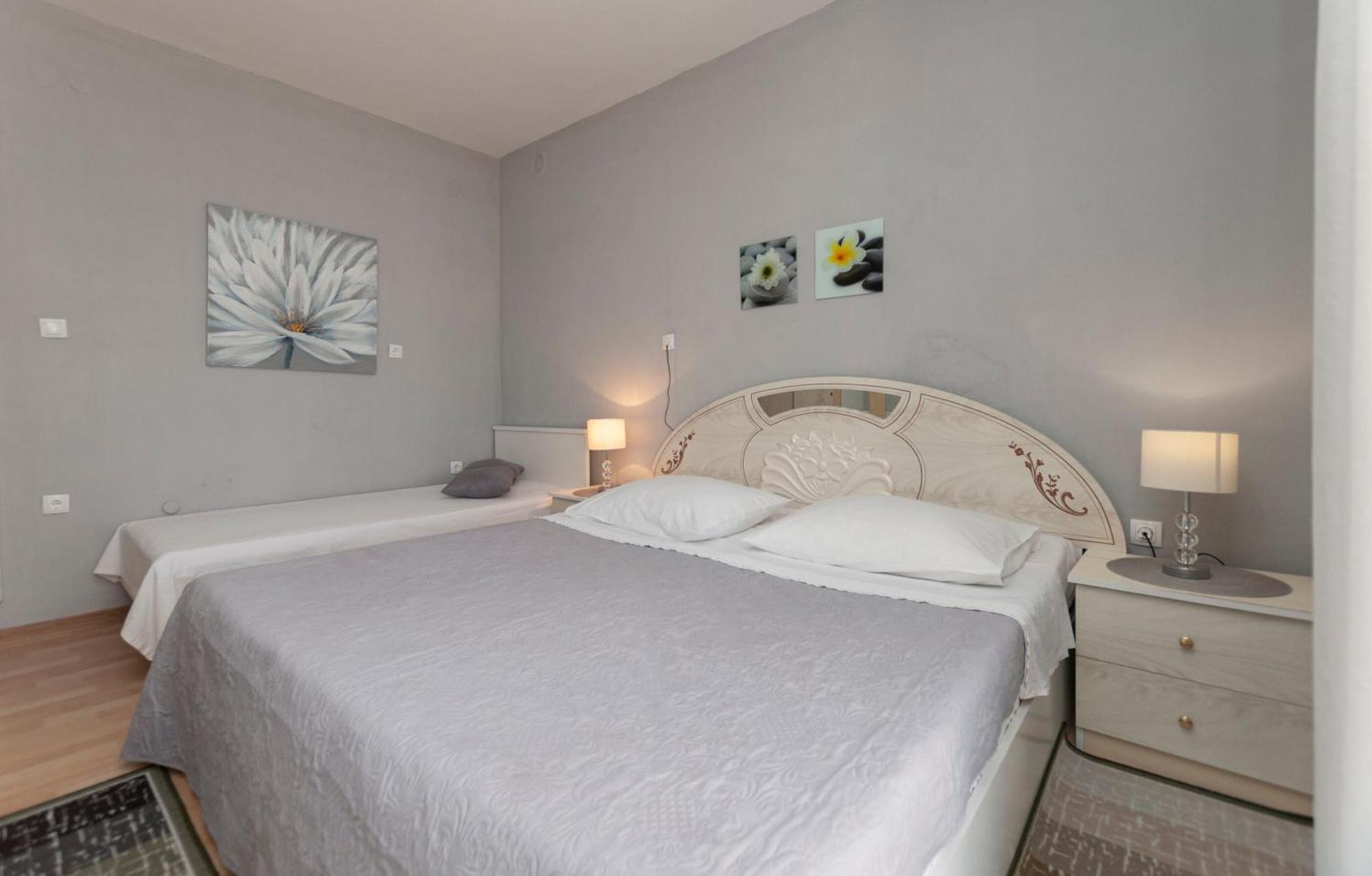 Apartment And Rooms Tatjana Omiš Extérieur photo