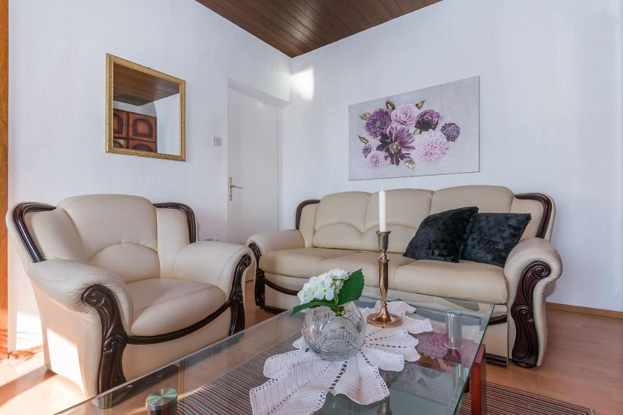Apartment And Rooms Tatjana Omiš Extérieur photo