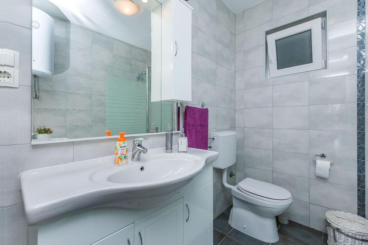 Apartment And Rooms Tatjana Omiš Extérieur photo