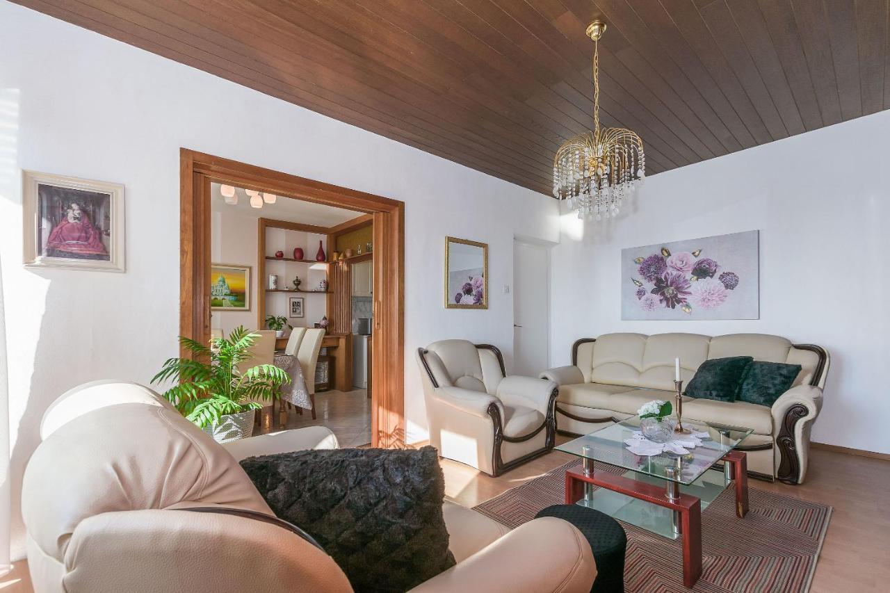 Apartment And Rooms Tatjana Omiš Extérieur photo